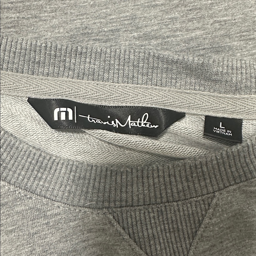❤️ Travis Mathew Amenities Crewneck Shirt - Picture 3 of 4
